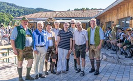 Vereinsvertreter und Sponsoren, unter anderem Gerhard Geiger (3.v.r.) und Karl Steiner (2.v.l.) vom Rotary Club.