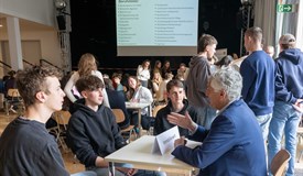 Die Schüler hörten aufmerksam zu, was die Rotarier an Tipps und Berufserfahrung weiterzugeben hatten.