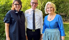 Cornelia Dilley (r.I übernahm das Präsidentenamt von Petra Reindl und Christian Döring.