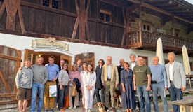 Mitglieder des Clubs beim Besuch mit Vortrag im Freilichtmuseum von Markus Wasmeier (2.v.l.).