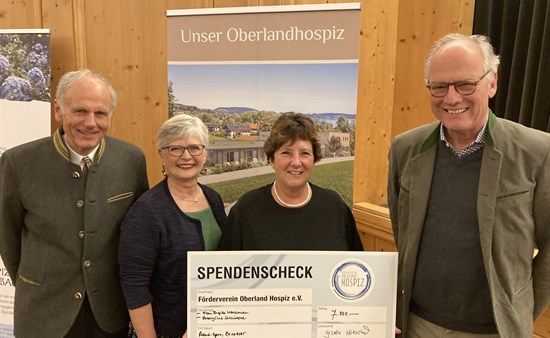 Spendenübergabe ans Oberland Hospiz: (v.l.) Karl Josef Deisler, Brigitte Wensauer, Gisela Hölscher und Fritz Hecker.