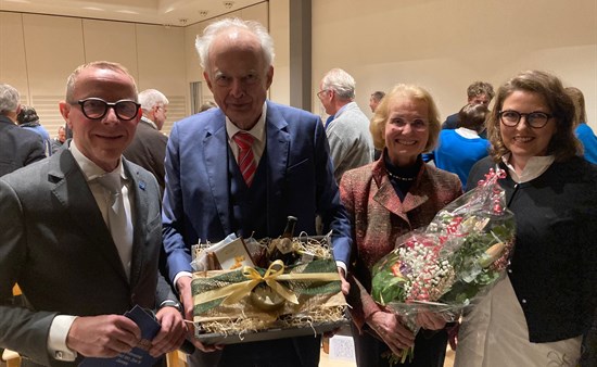 Paul Kirchhof und seine Frau Jutta mit den Präsidenten Petra Reindl und Christian Döring.