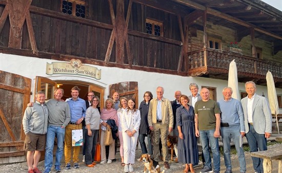 Mitglieder des Clubs beim Besuch mit Vortrag im Freilichtmuseum von Markus Wasmeier (2.v.l.).